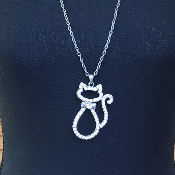 NWOT Cat with Bow Tie Charm Necklace - Picture 2 of 9